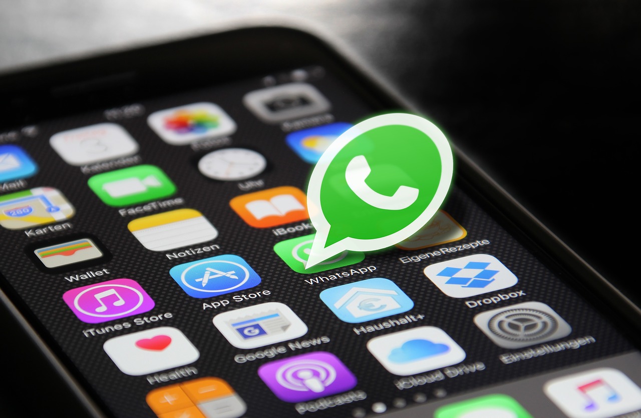 Leia mais sobre o artigo MORADORES OFENDIDOS EM GRUPO DE VIZINHOS NO WHATSAPP SERÃO INDENIZADOS